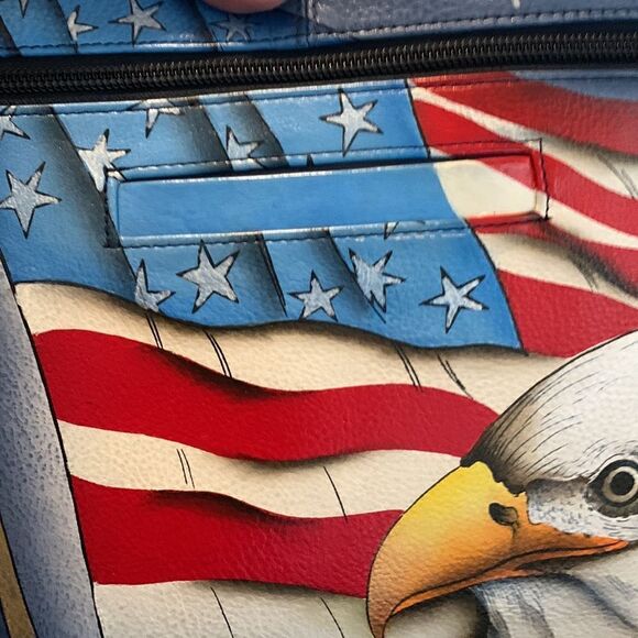 Anuschka crossbody w/adjustable strap and small handle to change to shoulder bag - Picture 5 of 12